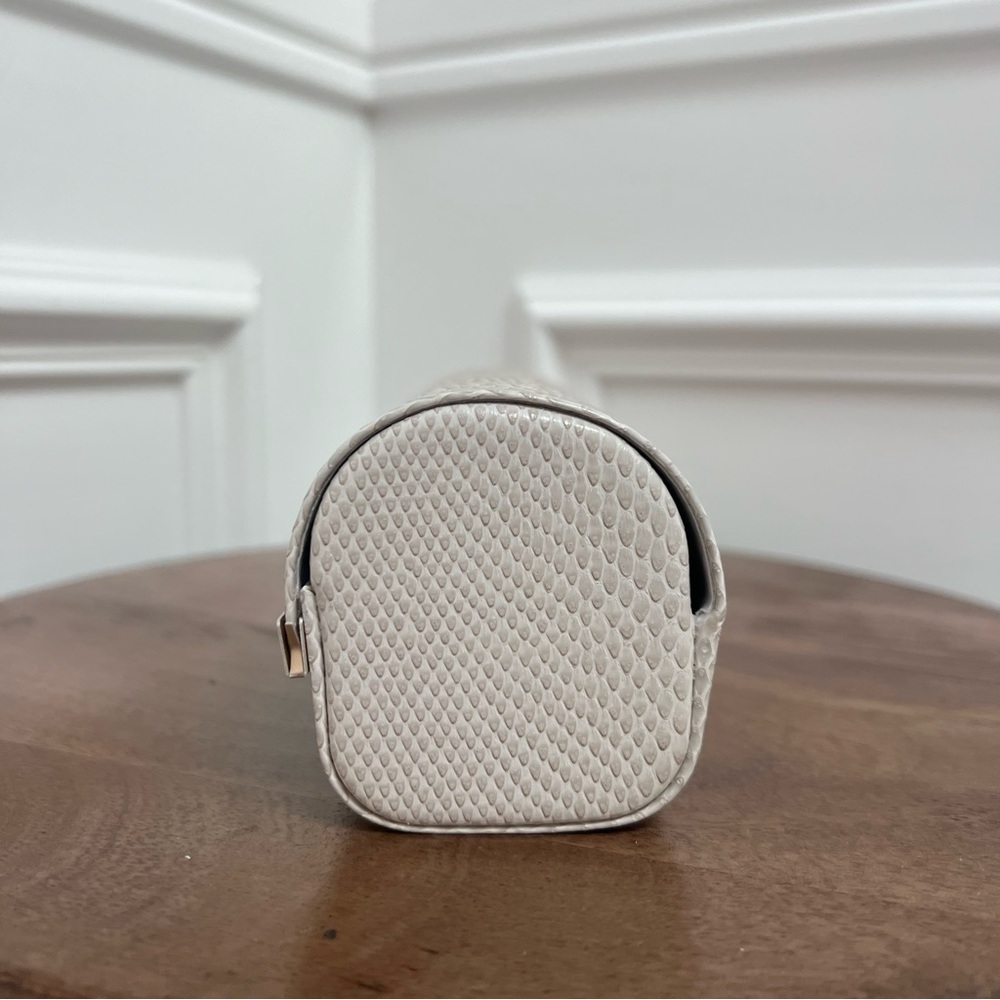 JIMMY CHOO -Sunglass Case - Picture 5 of 9